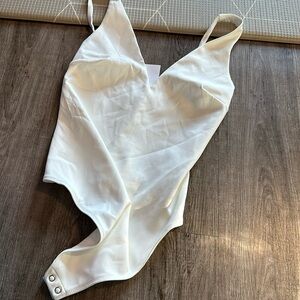 Good American

Scuba V-Neck Tank Bodysuit